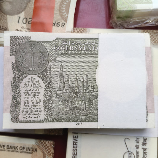Most Valuable Rare One Rupee 2017 Bundle 100 Note Packet Serial Wise New Fresh Notes Sign By Shakti kanta Das Single Bundle Given