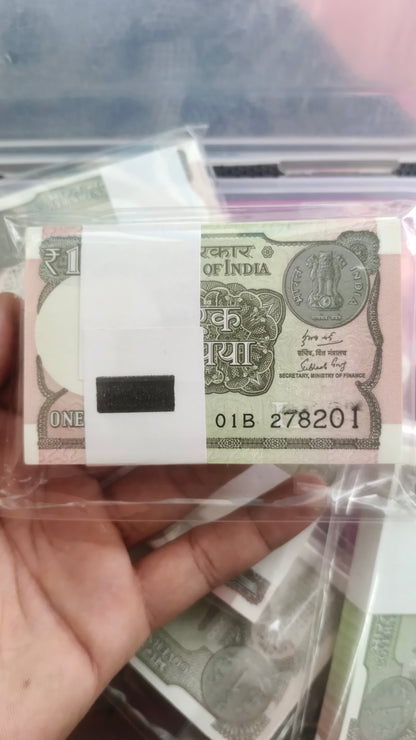Most Demanding and Valuable One Rupee 2018 Bundle 100 Note Packet Serial Wise New Fresh Notes Sign By Subhash Garg  Single Bundle Given