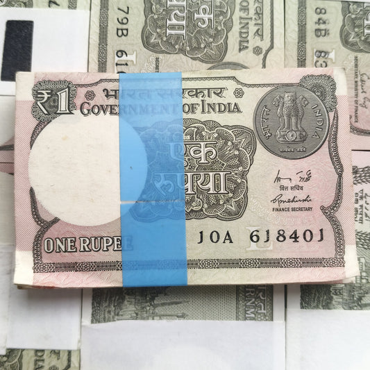Demanding Rare One Rupee Bundle 100 Note Packet Serial Wise New Fresh Notes Sign By Rajiv Meharshi Year 2015 Single Bundle Given