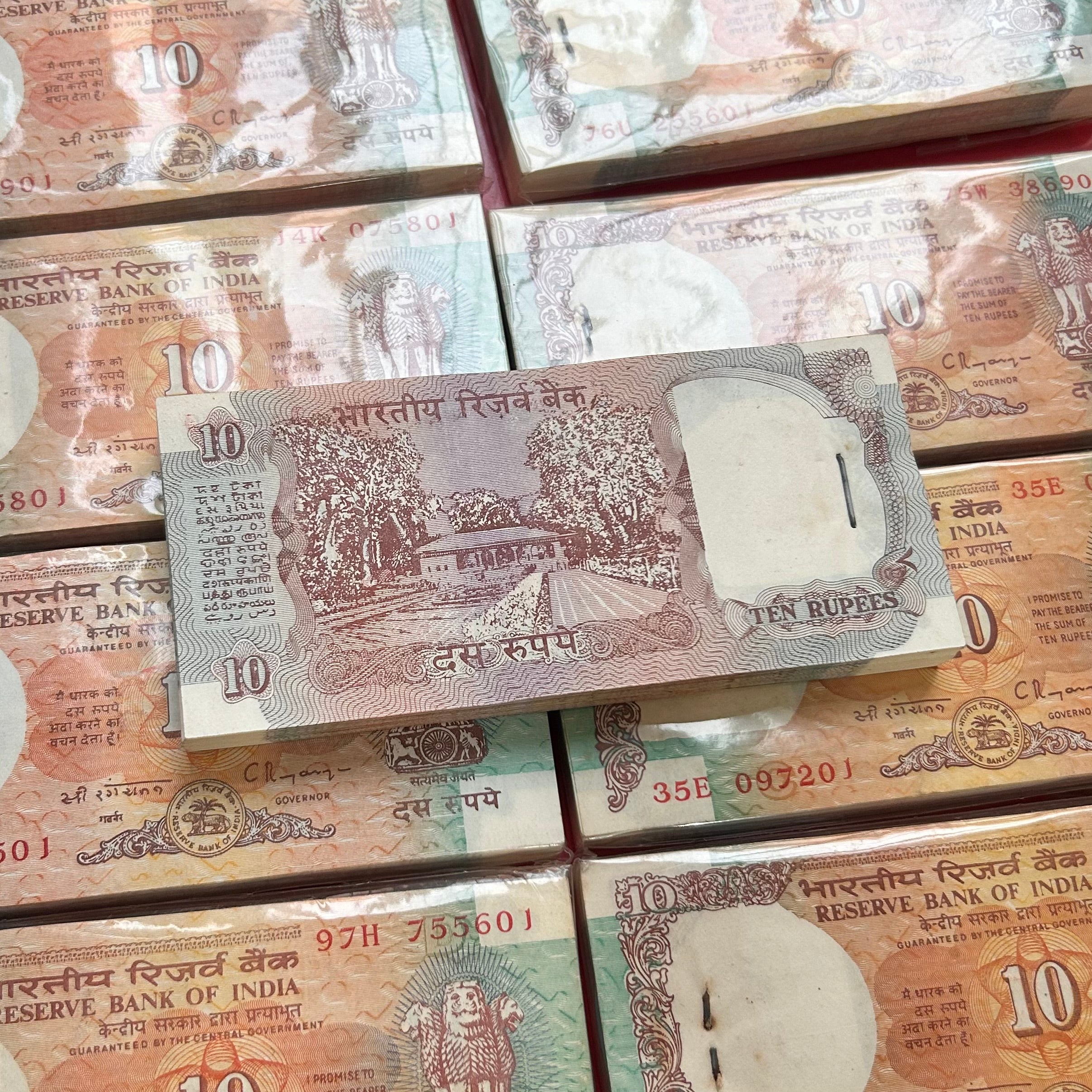 Extremely Rare Ten Rupee Shalimar Issue Bundle Governor C Rangarajan Serial Wise Gaddi 100 Notes Packet - Image 7