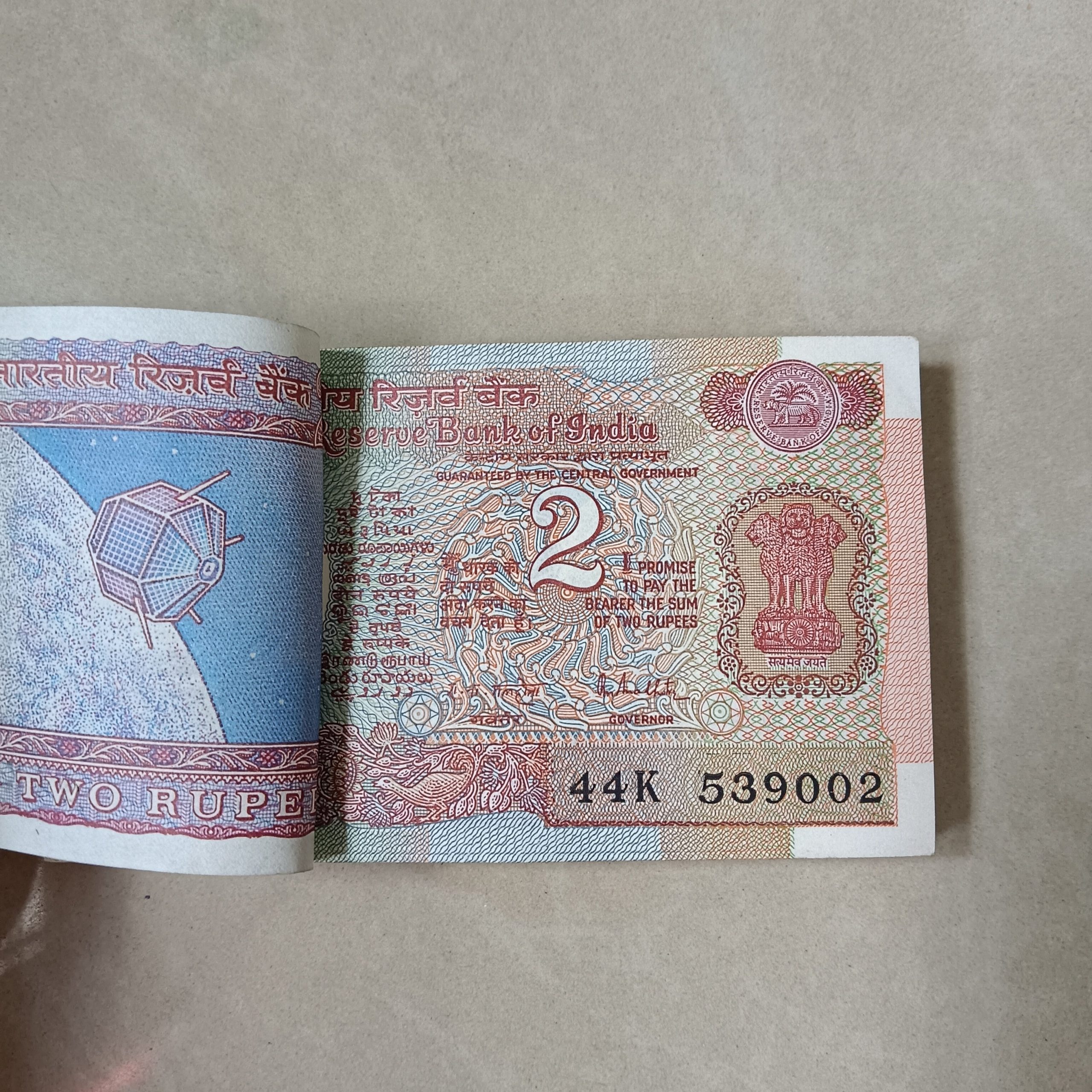 Rare 2 Rupee Satellite Bundle 100 Notes Serial Wise Packet - Image 6