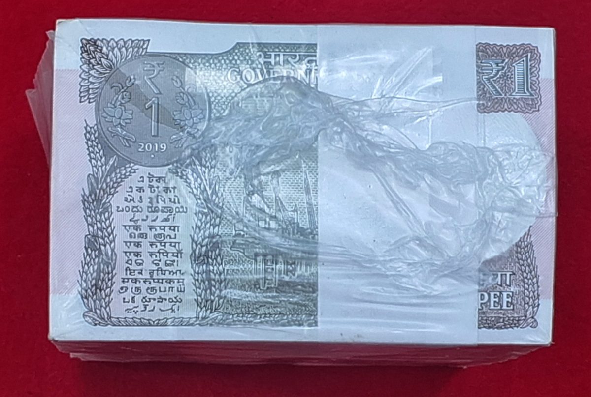 1 Rupee RIM 2019 — Finance Secretary Subhash Chandra Garg — A-64 · Serial 221001 — Sealed Pack of 1,000 Notes - Image 2