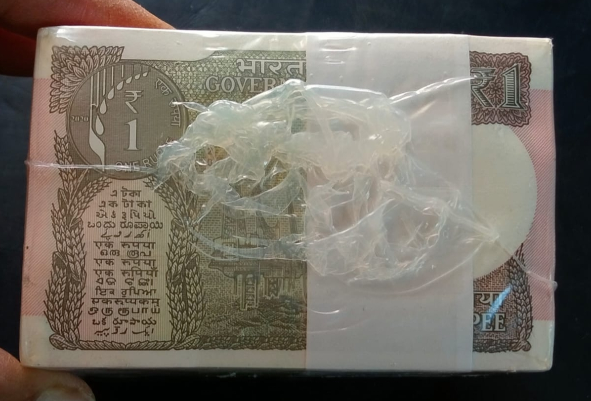 1 Rupee RIM 2016 — Finance Secretary Ratan P. Watal — Sealed Pack of 1,000 Notes - Image 2