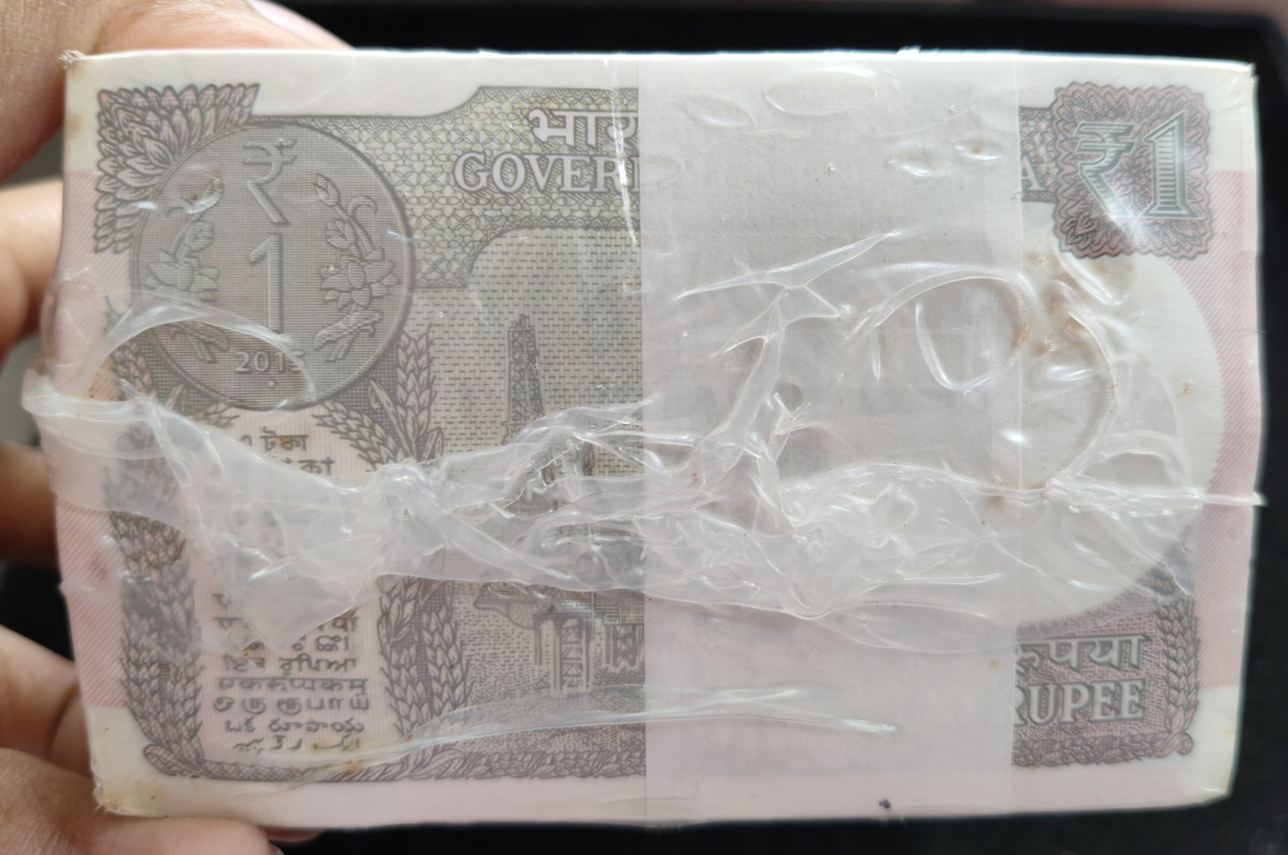 1 Rupee RIM 2015 — Finance Secretary Rajiv Mehrishi — Sealed Pack of 1,000 Notes - Image 2