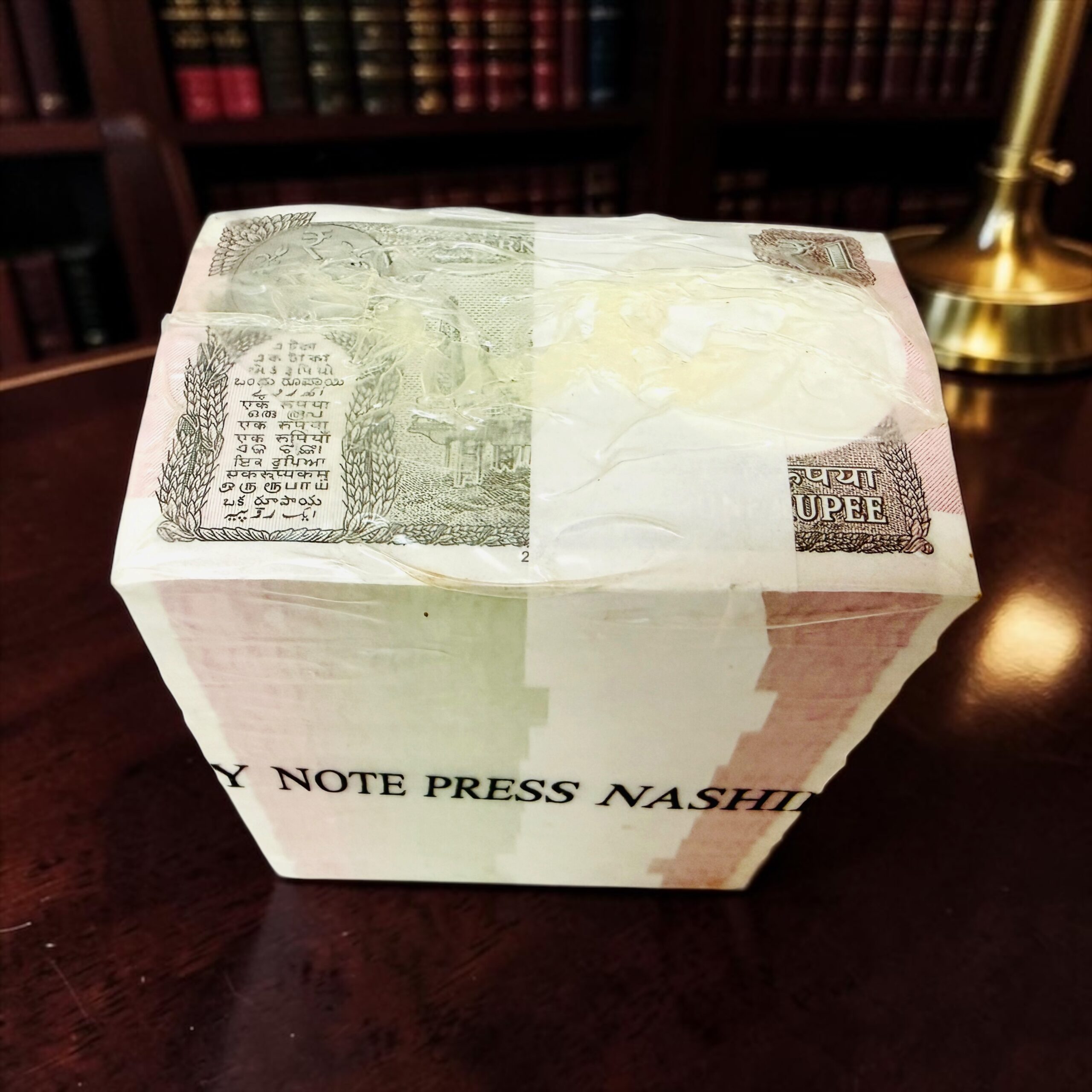 1 Rupee RIM 2016 — Finance Secretary Ratan P. Watal — Small Font Seal — Sealed Pack of 1,000 Notes - Image 2
